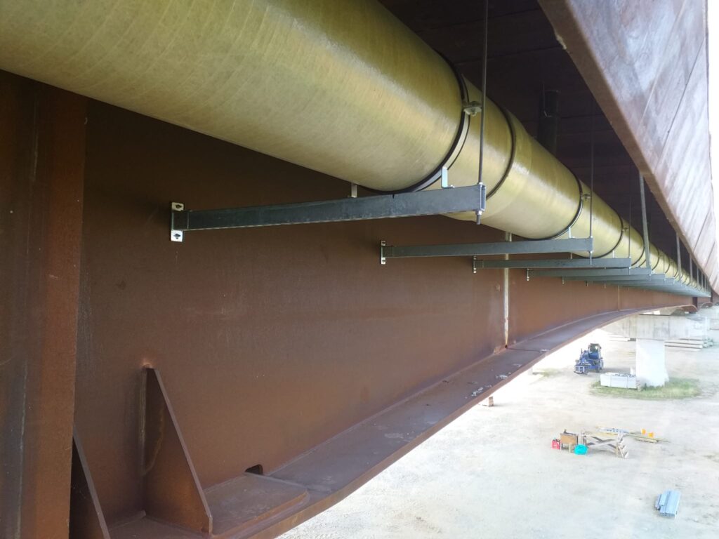 Staffaggio tubazione lungo viadotto in provincia di Novara